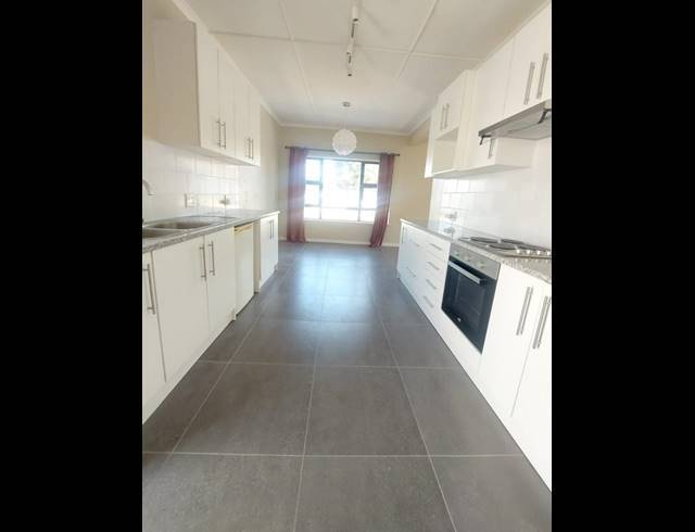 3 BEDROOM PROPERTY TO RENT IN GOODWOOD CENTRAL